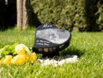 Handgefertigter Grabstein für Haustiere aus hochwertigem Naturstein