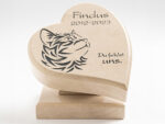 Produktfoto Tiergrabstein in Herzform mit Katzen-Motiv